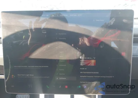 2026 Tesla Model Y Long Range Launch Series/Premium All-Wheel Drive z USA, uszkodzony, nr VIN 7SAYGDEE5TA380985